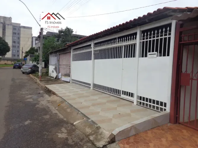 QR 310 Aceita Financiamento  Ótima Casa com 3 Quartos Perto Metrô Escriturada em Samambaia