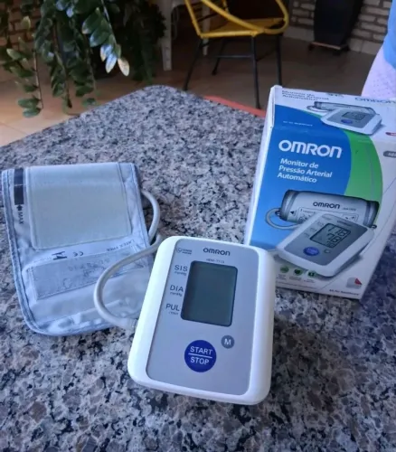 Medidor de pressão omron