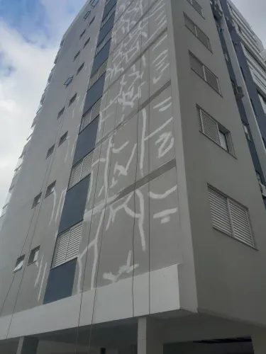 Trabalho com pinturas,lavacao e restaraçao predias,casas,lavaçao de telhados ,limpeza terr