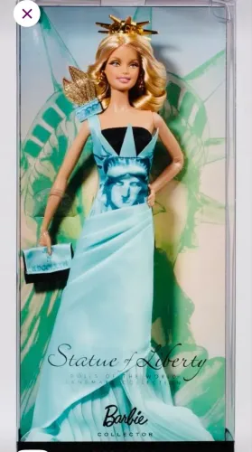 BARBIE COLLECTOR 2009 STATUE OF LIBERTY