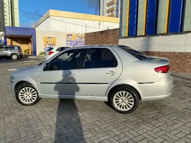 Fiat Siena Essence Dualogic 1.6 Flex 16V 4P 2011