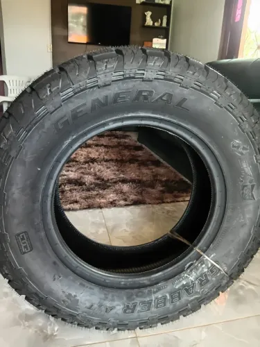 Vendo 4 pneus general 265/65 aro 17! Nunca foram usados