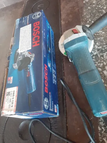 Esmerilhadeira Bosch GWS - 900 W - 220V - Semi-nova