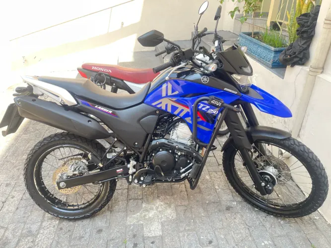 Moto muito boa bem conservada único dono 