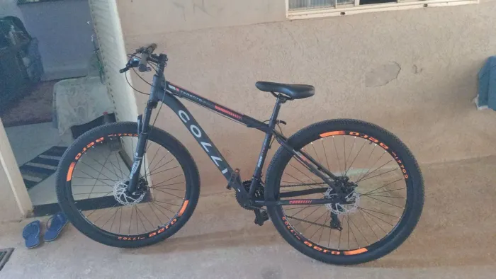 Bike colli aro 29 com 21 velocidades semi nova andei poucas vezes nela