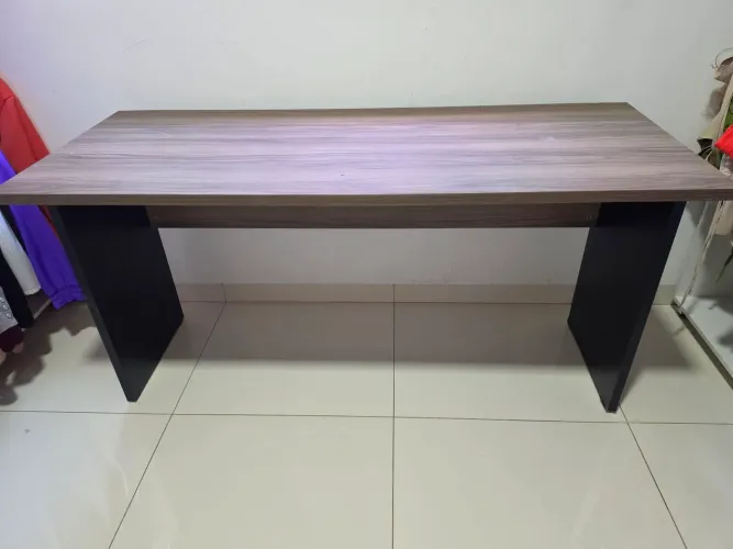 Mesa de escritório reta pé painel sem gavetas