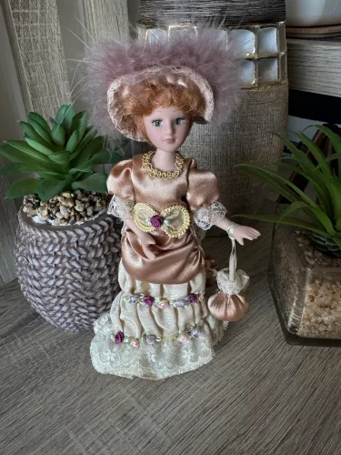 Boneca porcelana damas da época