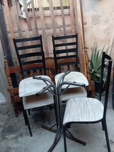 Cadeiras e base 