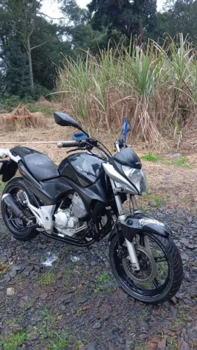 Vende-se moto CB300