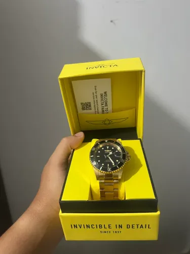 Relógio invicta dourado