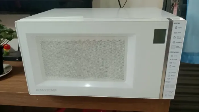 microondas bem novinho moderno