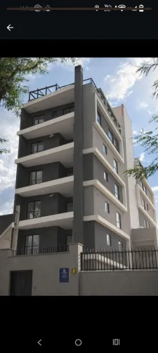 Studio aconchegante com garagem no Bacacheri