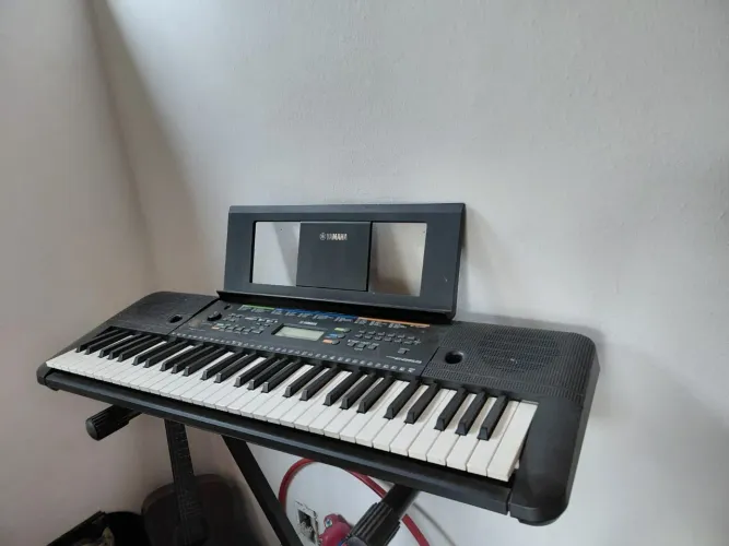 Teclado Yamaha - PSR E253