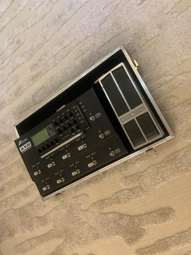 Fractal AX8 com case e pedal de expressão 