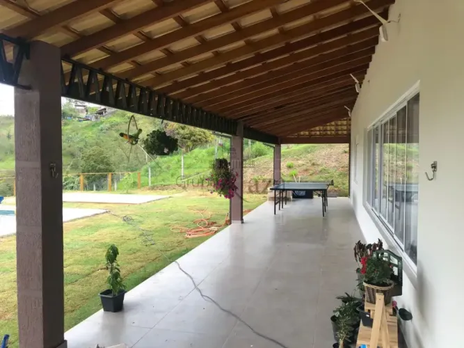 Oportunidade - Chácara - Guararema - 4 Dormitórios - 6.000m² de terreno.