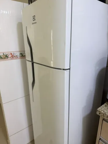 Geladeira Electrolux DC35A 260L