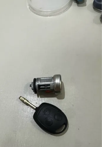 chave com controle de alarme e cilindro de partida focus