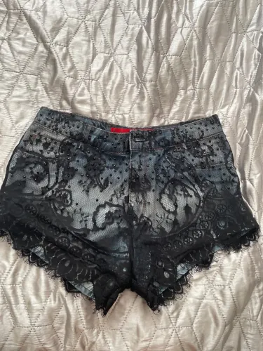Short com Renda Lança Perfume