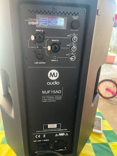 Caixa de som profissional amplificada MJ audio