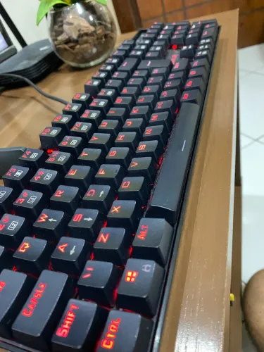 Teclado Gamer Mecânico Redragon RGB LED Vermelho - Alta Performance