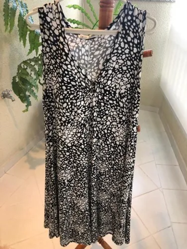 Vestido preto e branco - tecido frio G