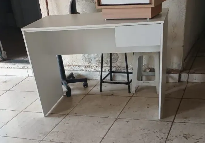 Mesa de escritório branca