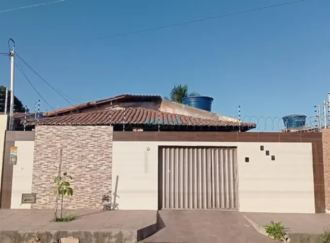 CÓD: 2949. Casa para Venda no bairro Vingt Rosado, localizado na cidade de Mossoró / RN.  