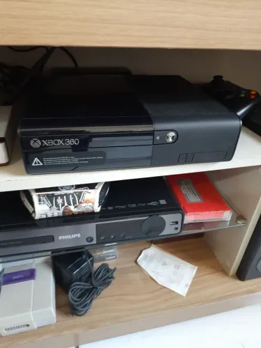 XBOX360 travado, 2 controles