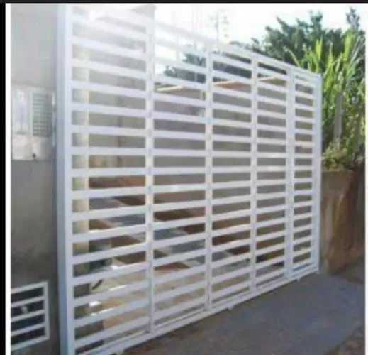 Portão em Alumínio branco ( Pintura Eletrostática)