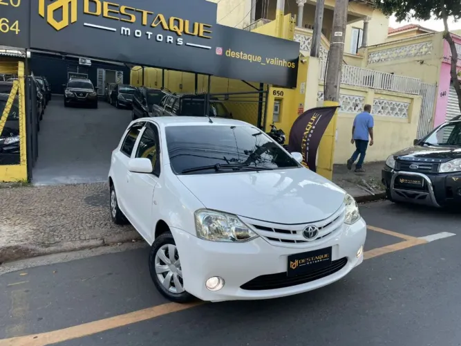Toyota Etios X 1.3 Flex 16V 5P Mec. 2013