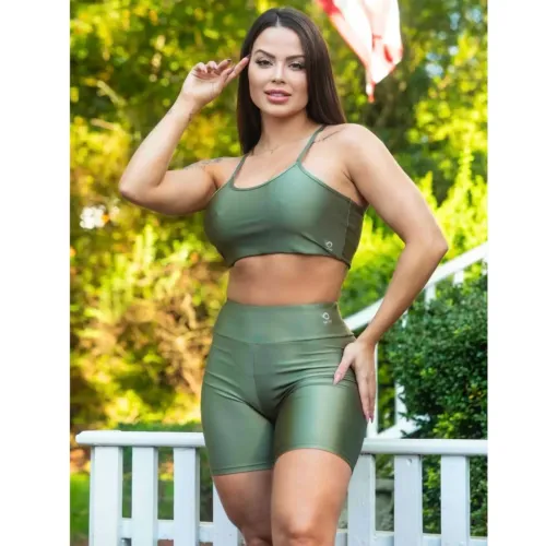 Conjunto Fitnes Brilhoso verde- short + Top C/Bojo)