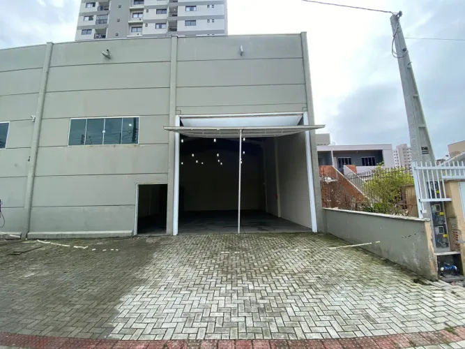 Locação anual - Galpão em Itapema-Morretes