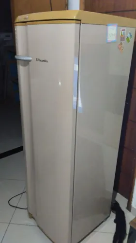 Geladeira 110 volts ótimo estado
