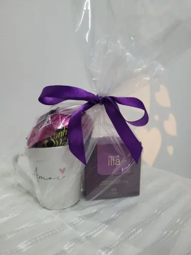 Kit Presente Carinho: Caneca, Sabonete e Guloseimas