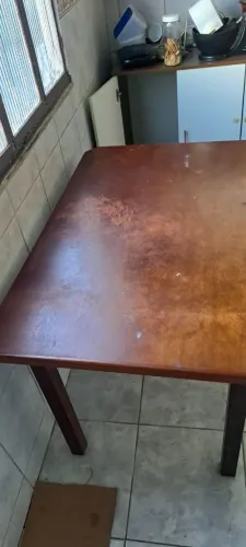 Mesa madeira 1,20m por 1,20m bom estado 