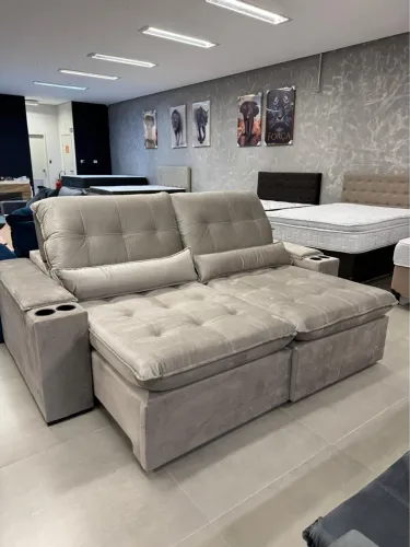 Sofá com porta copos com Design Moderno e Conforto Imbatível!