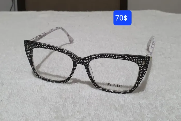 Armação de óculos da Fendi