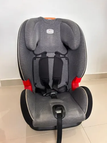 Cadeira para auto Akita Intrigue 9 a 36 kg Chicco cor cinza