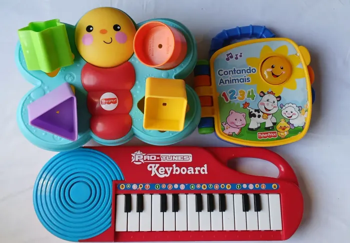 Brinquedos Fisher Price, Borboleta de encaixe,  Piano musical,  Livro musical 