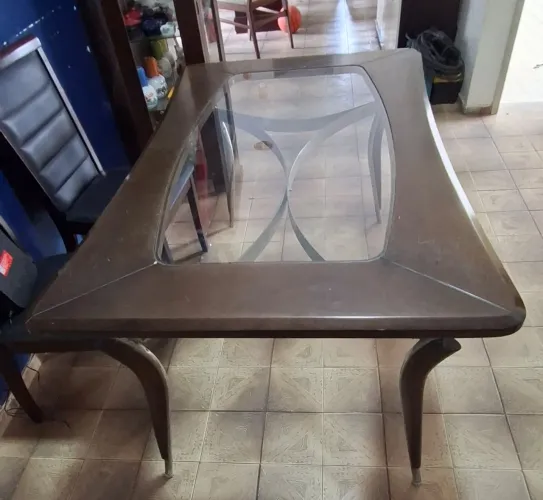 Mesa de jantar com design moderno e tampo de vidro Negociável