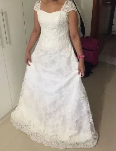 Vestido de Noiva bordado da Casa Assuf tamanho 36 com véu e anáguaLEIA DESCRIÇÃO i
