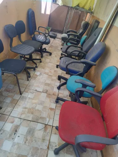 Lote com 15 Cadeiras de Escritório (Diversos Modelos)