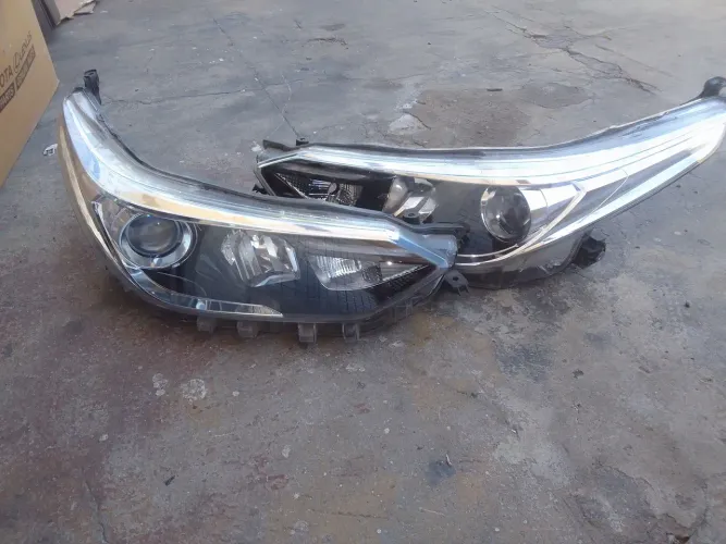PAR FAROL   YARIS  COM   LED PROJETOR 