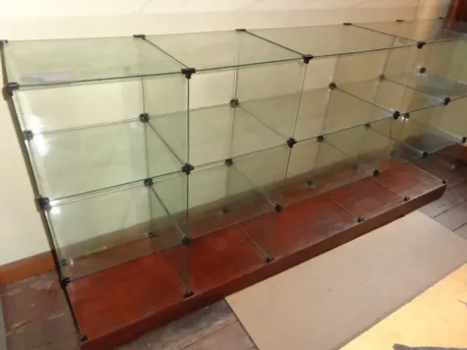  Expositores de vidro modulado para exposição e atendimento de loja ou feiras