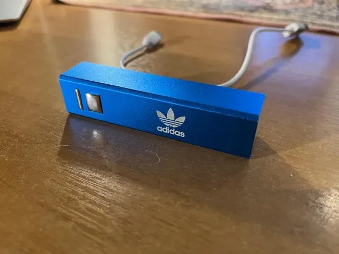 Carregador Portátil Adidas
