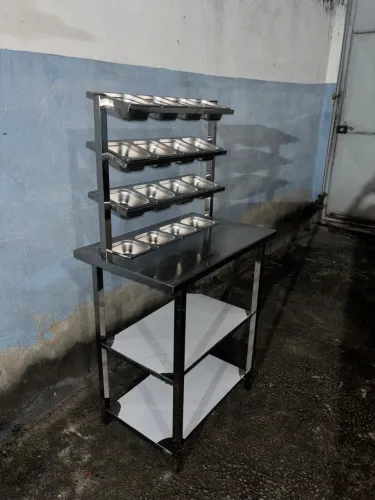 Mesa com gns condimentadora 