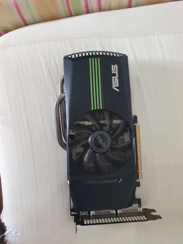 Placa de vídeo Asus. 
