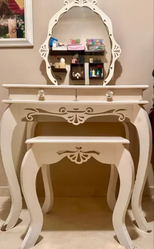 Penteadeira talhada em MDF com espelho 