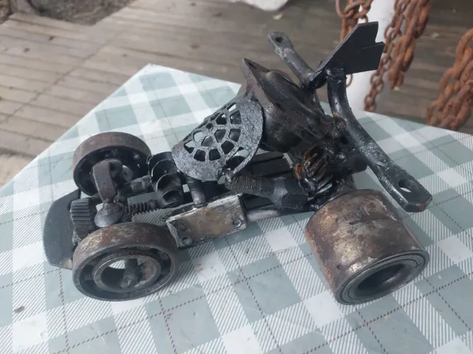 Escultura quadriciclo estilo MAD MAX...