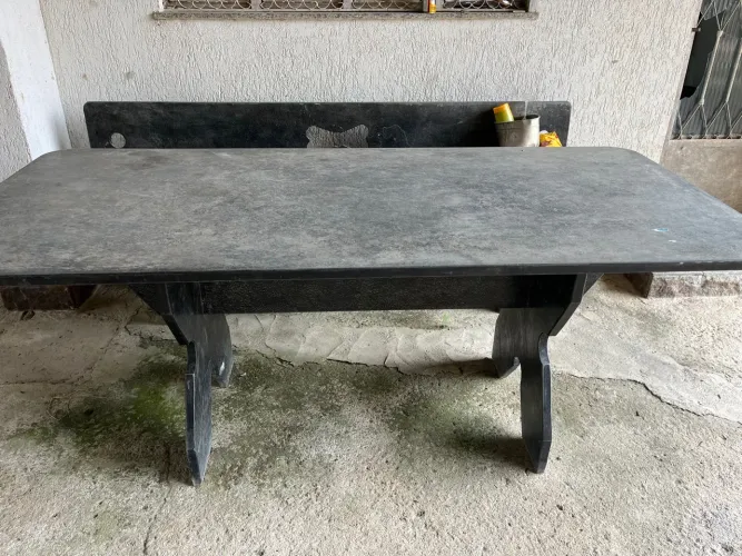 Mesa de pedra para área externa